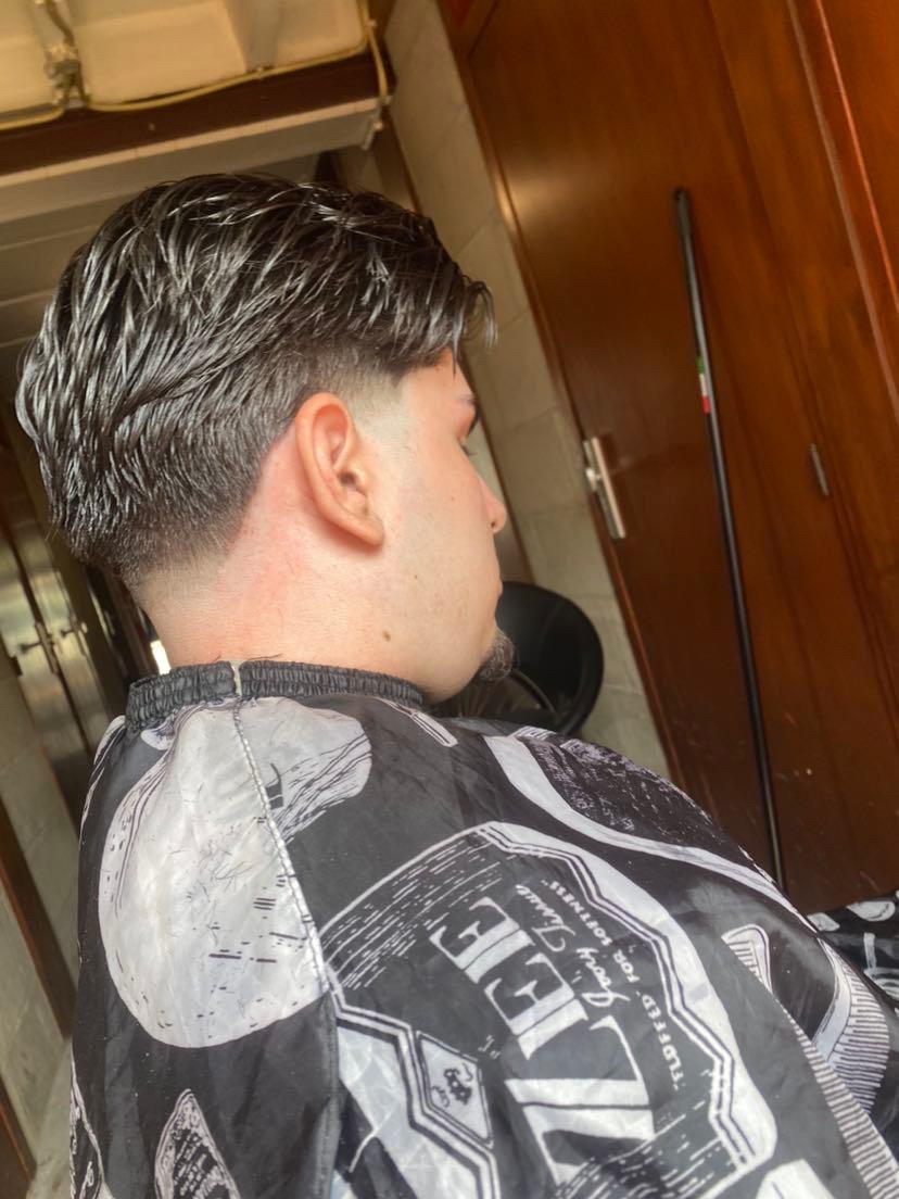 Strakke Crop Fade kapsel bij barbershop in Zaandamk