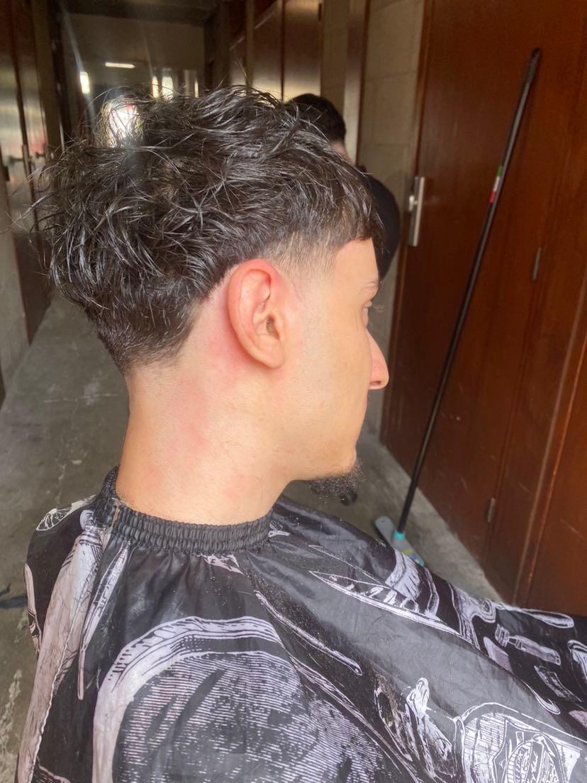 Low fade met textuur kapsel door kapper in Wormerveer